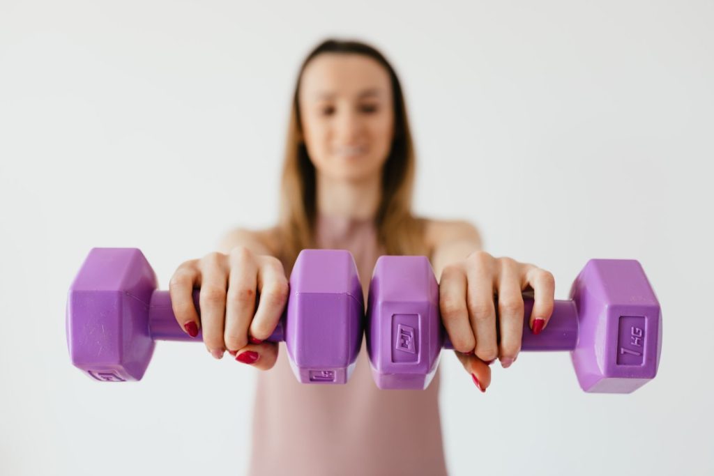 Woman holding hand weights as part of a healthy weight loss routine